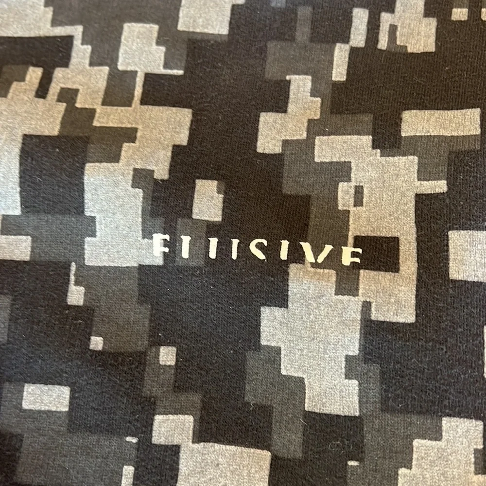 Elusive Ca hoodie. Size L. EUC.